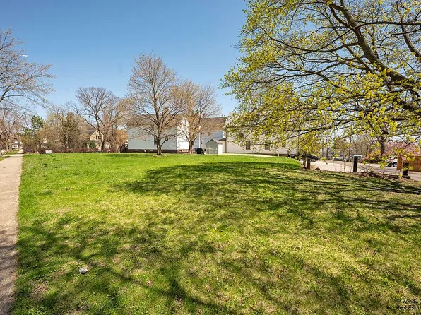 579 Caroline Pl, Waukegan, IL 60085