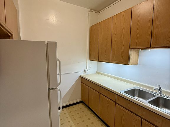 4th image of 506 1/2 E 4th St #A