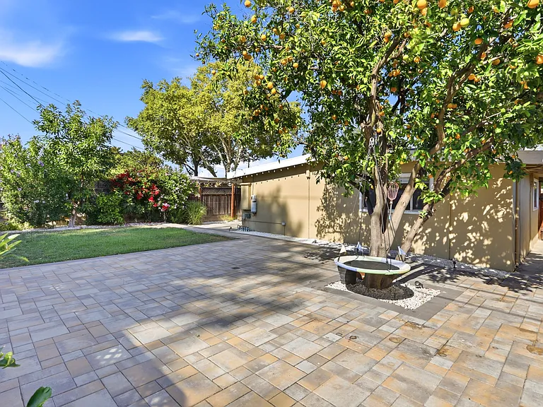 1398 McPherson St — Photo 33