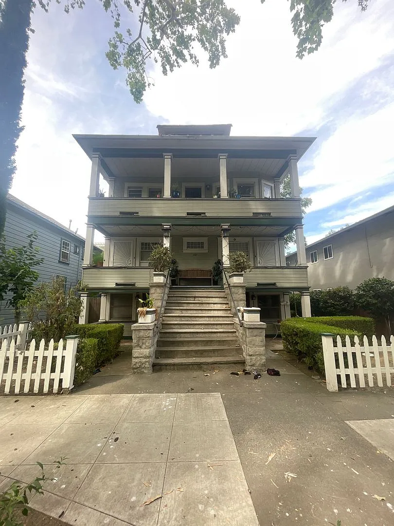 521 T St #B - Sacramento 95811 — Photo 1