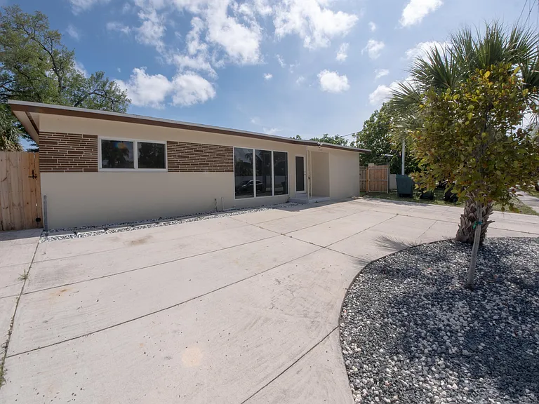 2160 SW 16th Ct — Photo 58