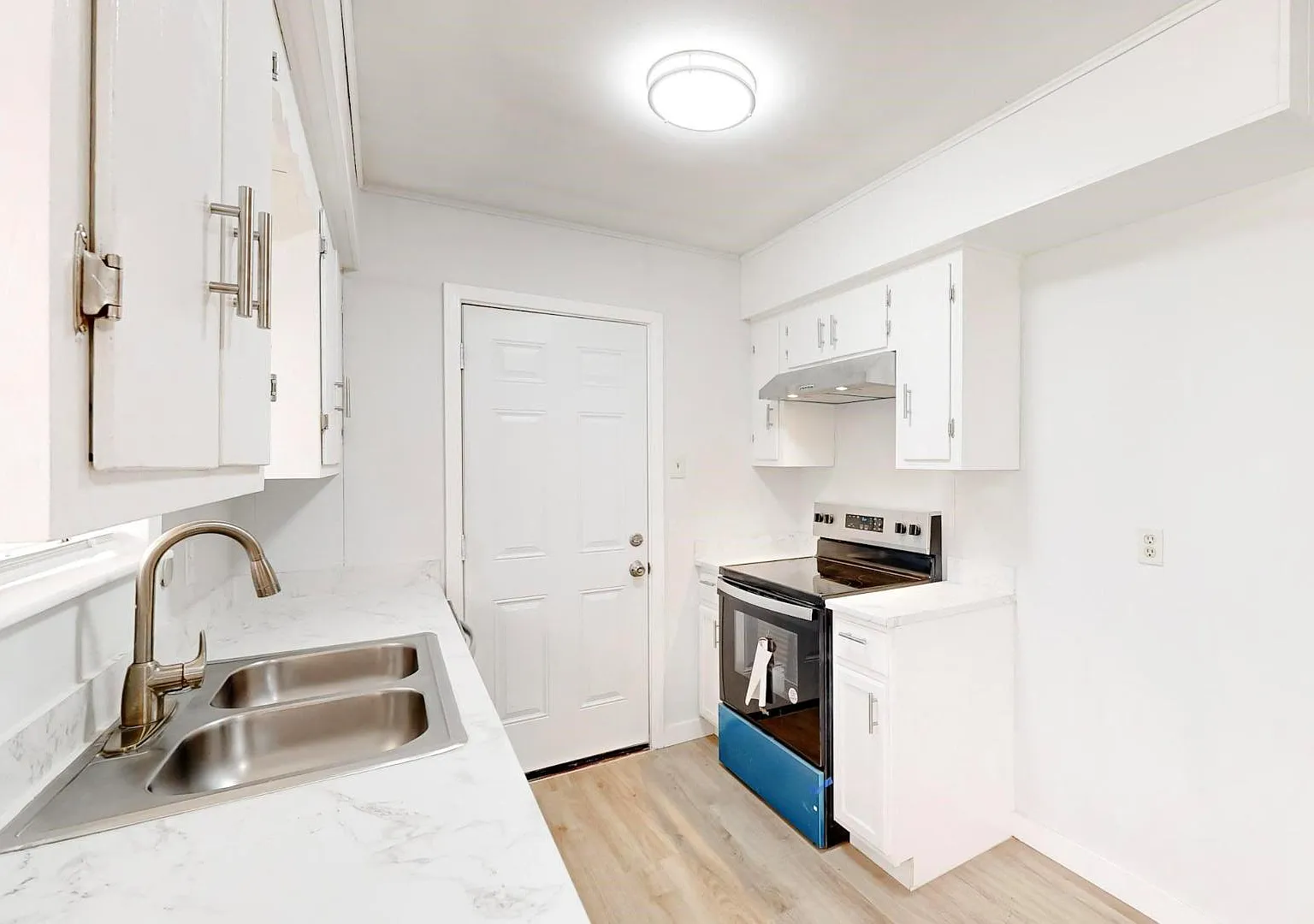 1208 S Benton St — Photo 4