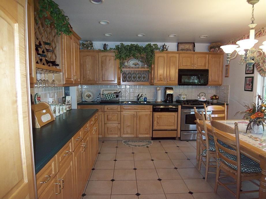 Eat-in Kitchen