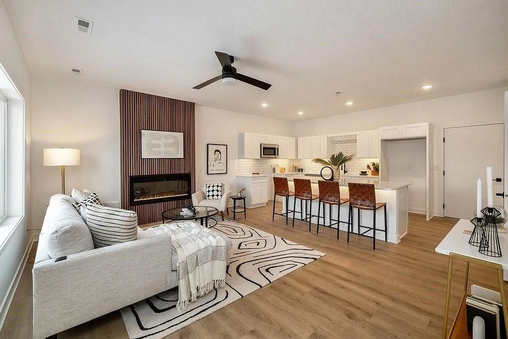 6501 Hickman Road - Building B, Unit #104 — Photo 3