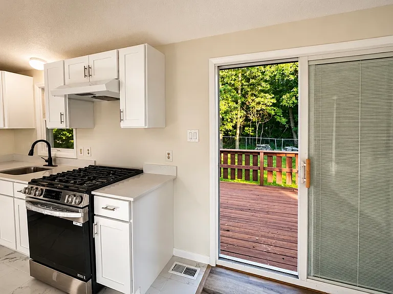 304 Lake Crystalbrook Dr — Photo 12