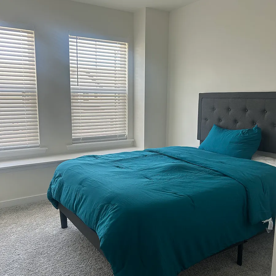 3 bed, 2.5 bath, 1336 sqft, $900 — Photo 4