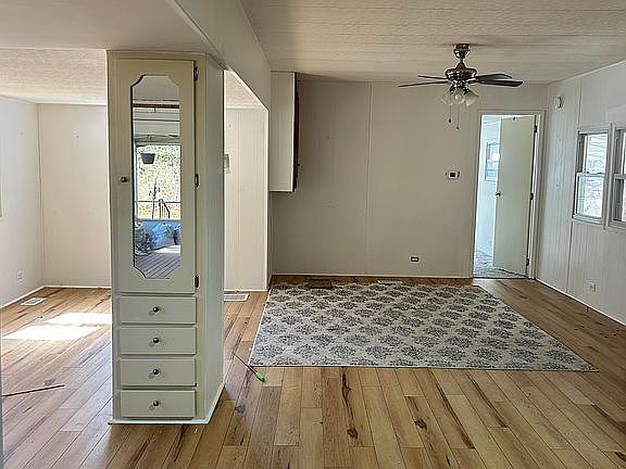 3rd image of 18 Parkwood Dr