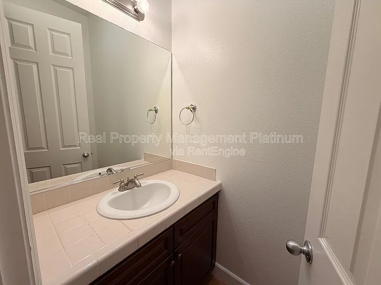 5801 W Chennault Ave — Photo 18