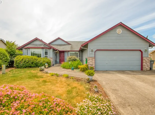 331 W Lincoln St, Carlton, OR 97111