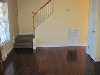 5th image of 1449 Bluff Dr NE