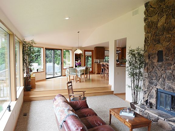 3rd image of 861 Lawson Rd