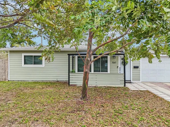7017 Meadowlawn Dr N, Saint Petersburg, FL 33702