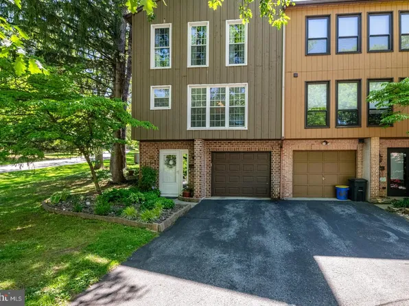 66 Winged Foot Dr, Reading, PA 19607