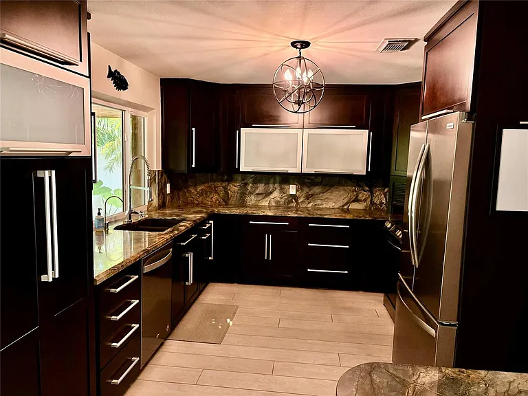 4070 NE 26th Ave — Photo 8