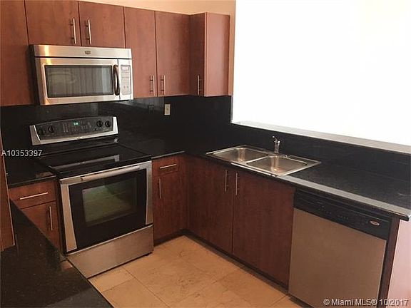 5th image of 11481 NW 81st Ln