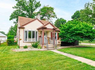 345 Wilson Ave, Clawson, MI 48017