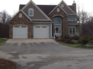911 Parnell Ave NE, Lowell, MI 49331