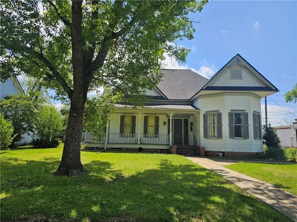 904 Center St, Winnfield, LA 71483