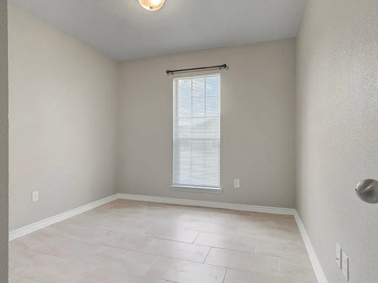 5780 Shadowbend Cir S — Photo 8