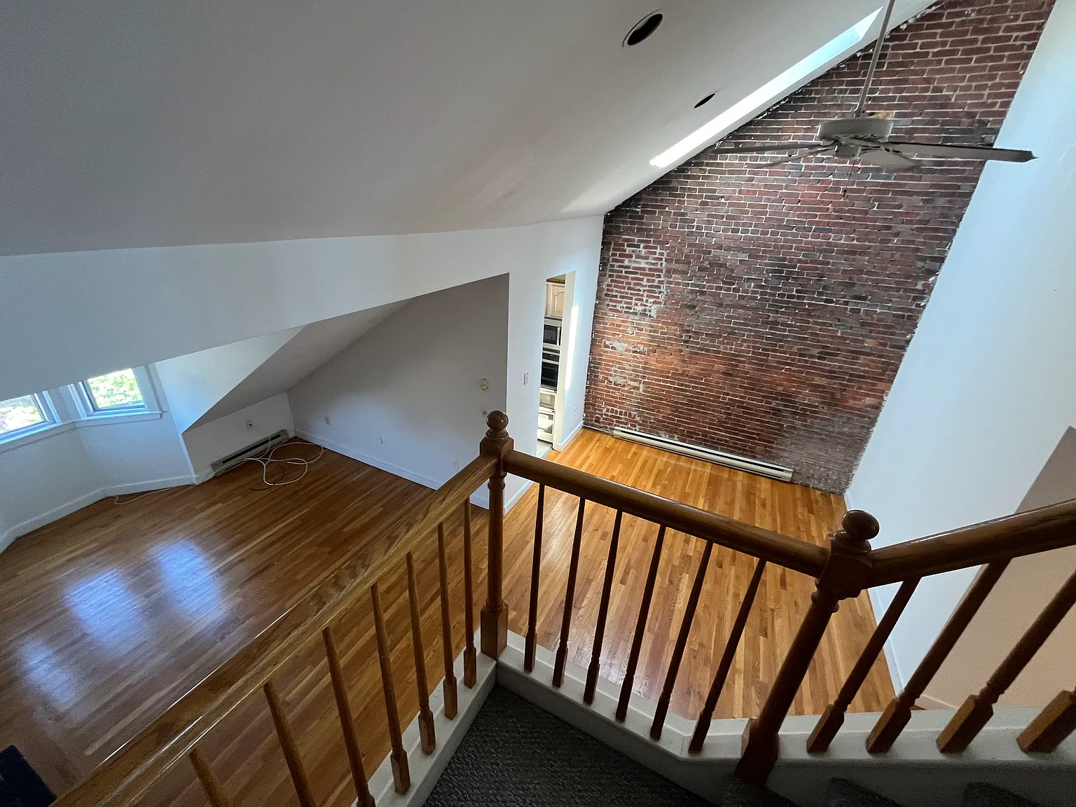 3 bed, 900 sqft, $4,500 — Photo 2