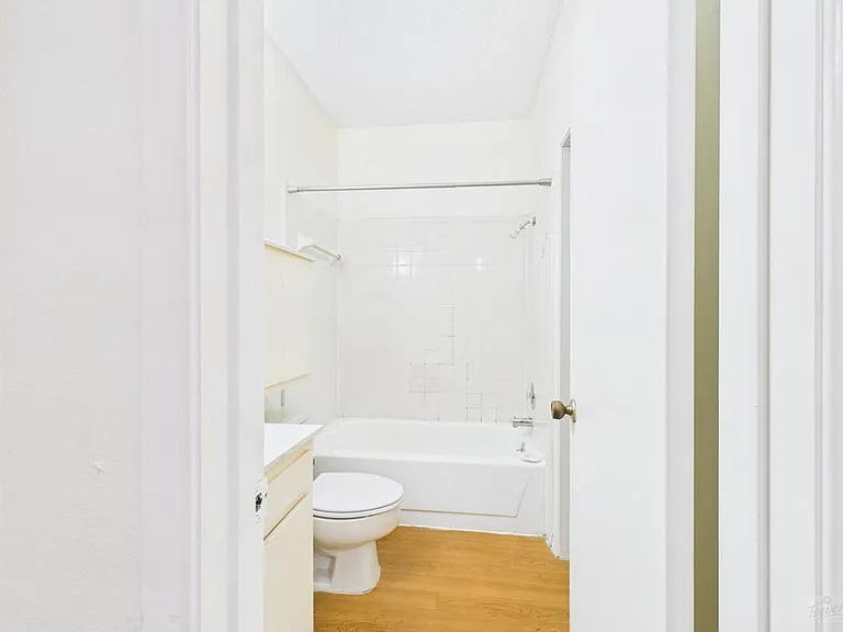 2604 Salado St #304 — Photo 9