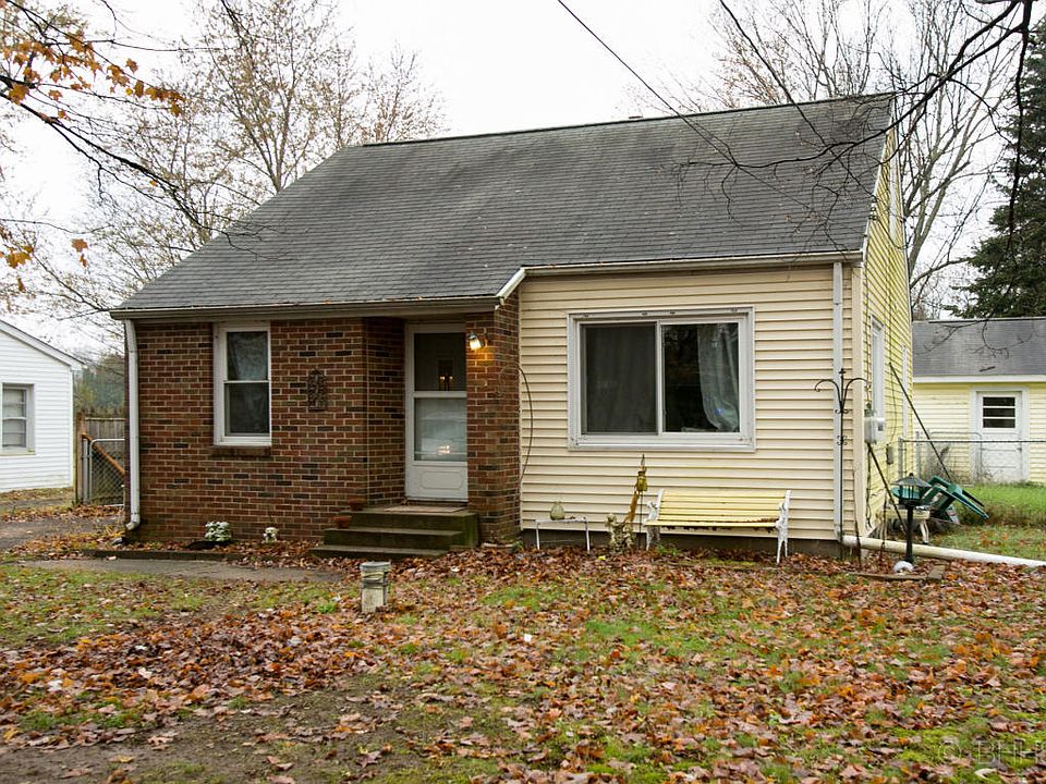 1st image of 239 Oak St