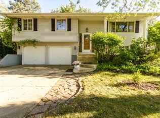 1917 W Weathersfield Way, Schaumburg, IL 60193