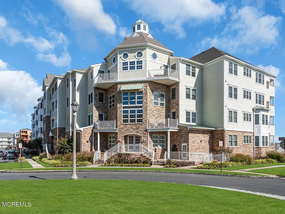 11 Cooper Ave #409