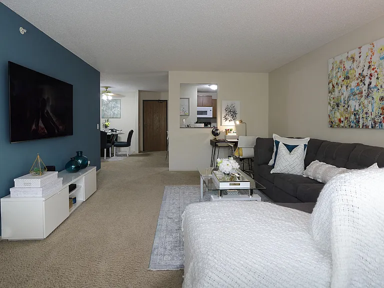 Claremont Apartments — Photo 32