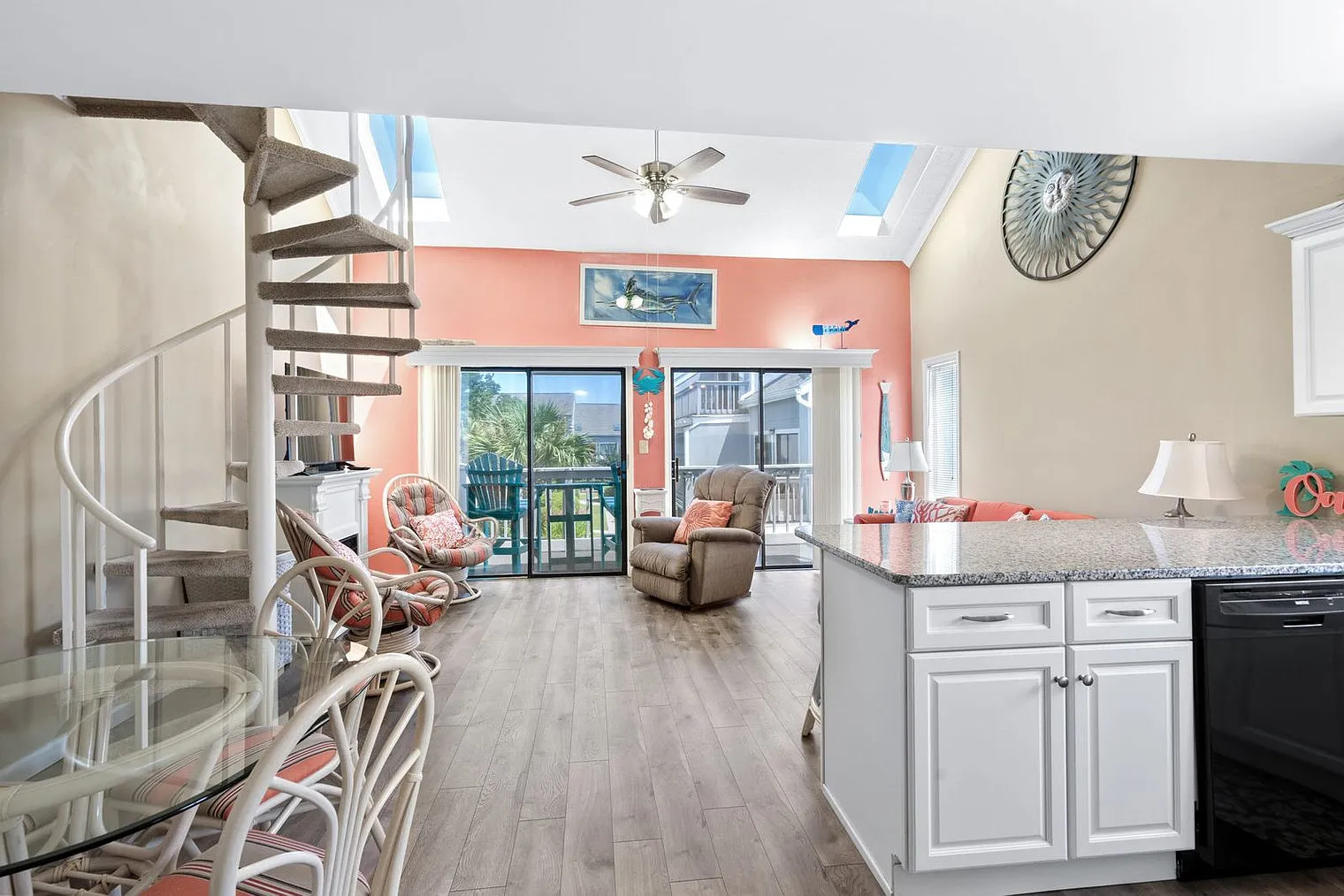 2 bed, 2.0 bath, 914 sqft, $3,232 — Photo 3
