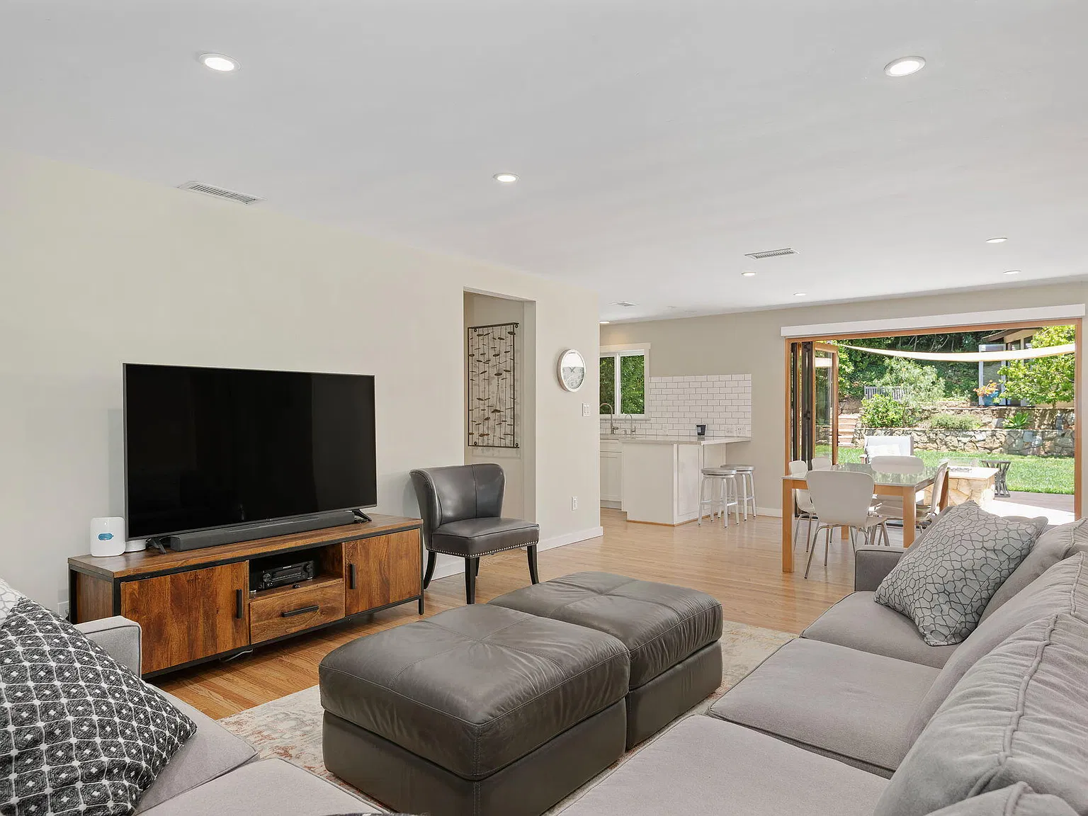3 bed, 3.0 bath, 1710 sqft, $12,000 — Photo 4