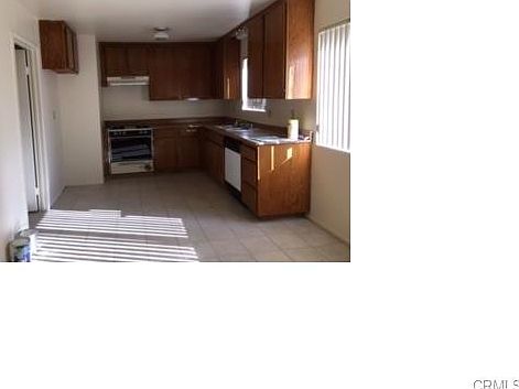 2nd image of 233 W 4th St