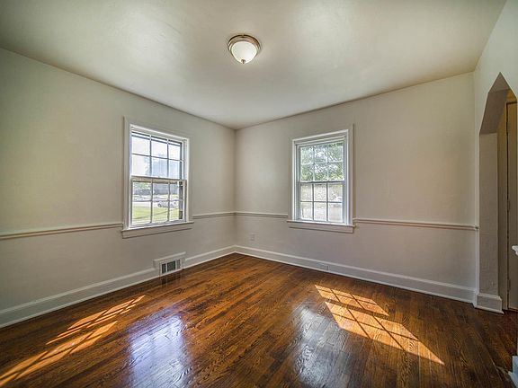 2nd image of 2614 Vancouver Dr NW