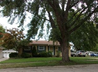 22618 W Maplelawn Ave, Taylor, MI 48180
