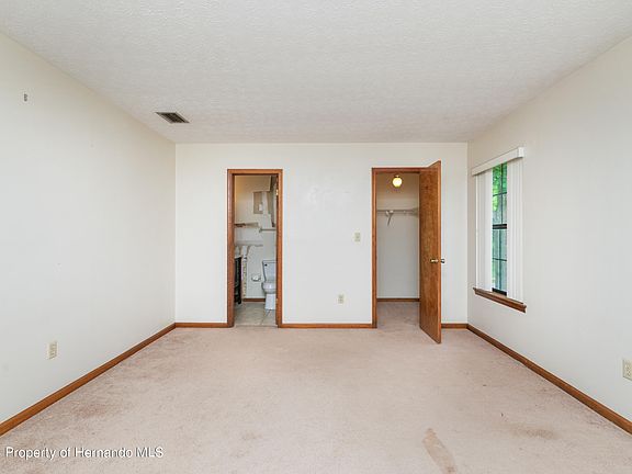 4th image of 917 N Candlebrook Ln