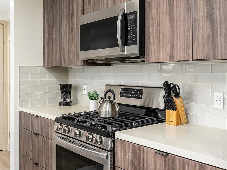Lido Apartments - 1532 Brockton Ave — Photo 10
