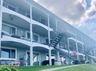 8960 E Hatchery Rd, Syracuse, IN 46567