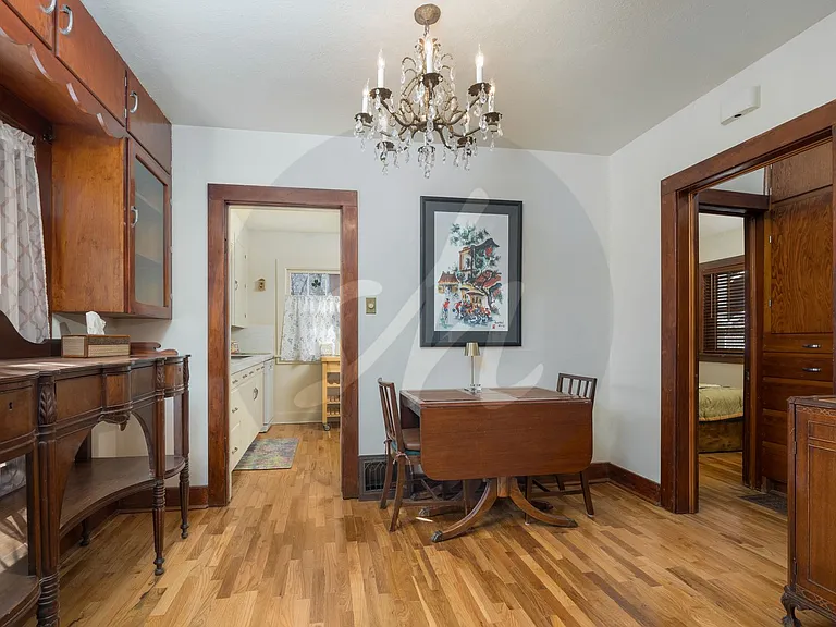 615 E Washington St — Photo 3
