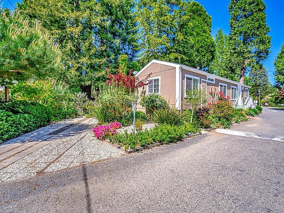 4th image of 22900 Sylvan Way #A