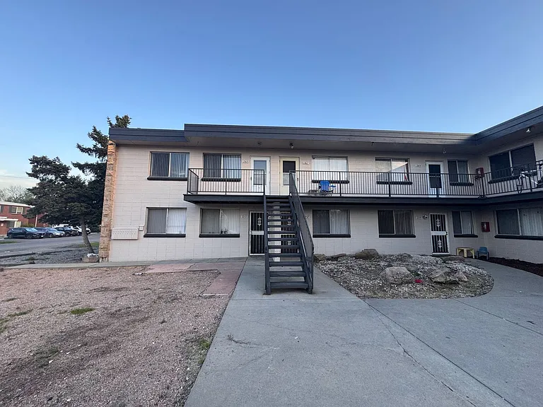 Highland Square Apartments — Photo 3