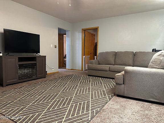 2nd image of 555 W Grand Ave