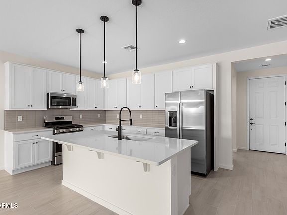4th image of 19637 W CARTWRIGHT Avenue