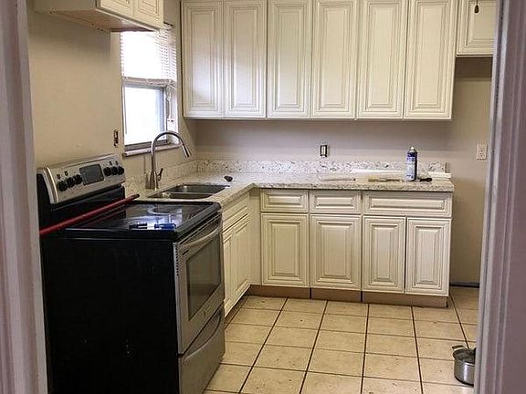 4th image of 3910 Avalon Ave