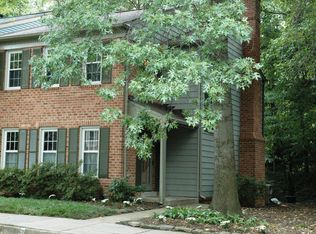 2180 Pond View Ct, Reston, VA 20191