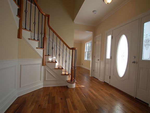 Foyer - hardwood floor, 2 story, 2 guest closets, crown molding