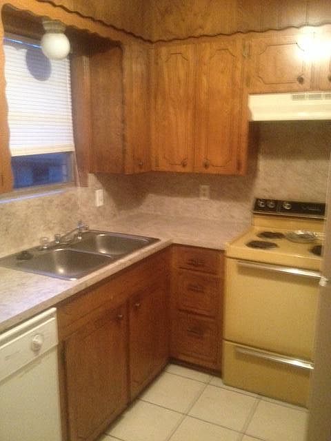 1st image of 202 E Gladiola St #A