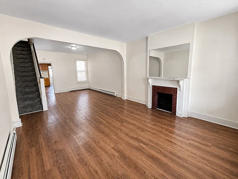 627 Kohn St — Photo 1