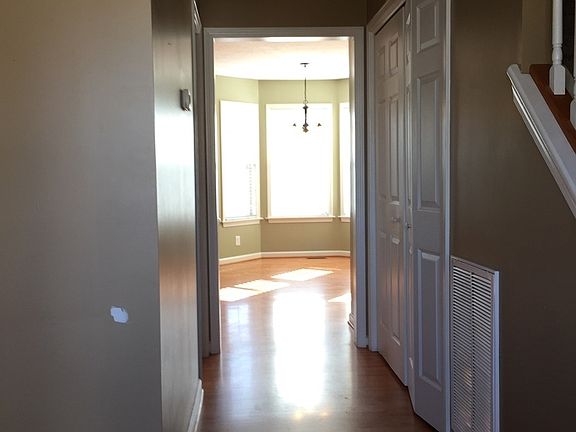 5th image of 104 Runnymeade Dr