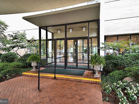 4th image of 501 Slaters Ln APT 118