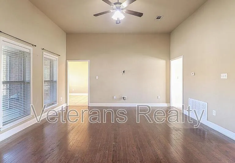 954 Old Towne St — Photo 5
